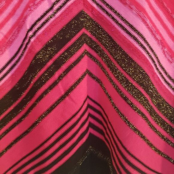 Sweaterworks V-Neck Sleeveless Sweater Metallic Accents - Picture 4 of 7